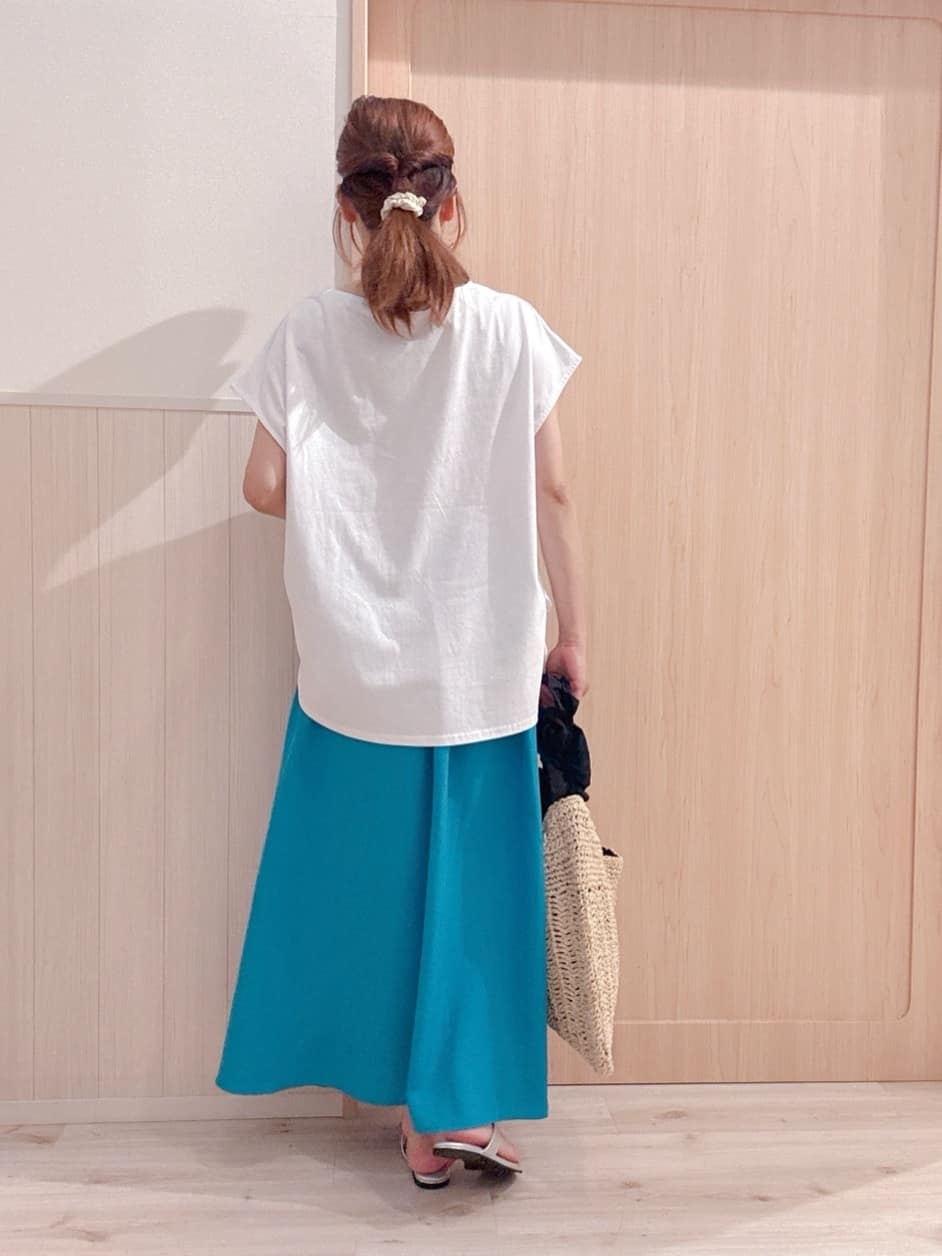 モカさんの「SHOO･LA･RUE｜【洗える/S-LL/体型カバー】レース使いが華やか フレンチスリーブコットンTシャツ」を使ったコーディネート