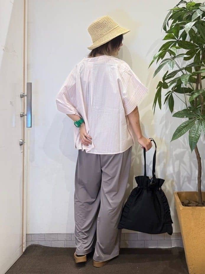 misakiさんの「SHOO･LA･RUE｜【S-LL/ひんやり/UV】リラクシーな穿き心地 エアリーワイドパンツ」を使ったコーディネート