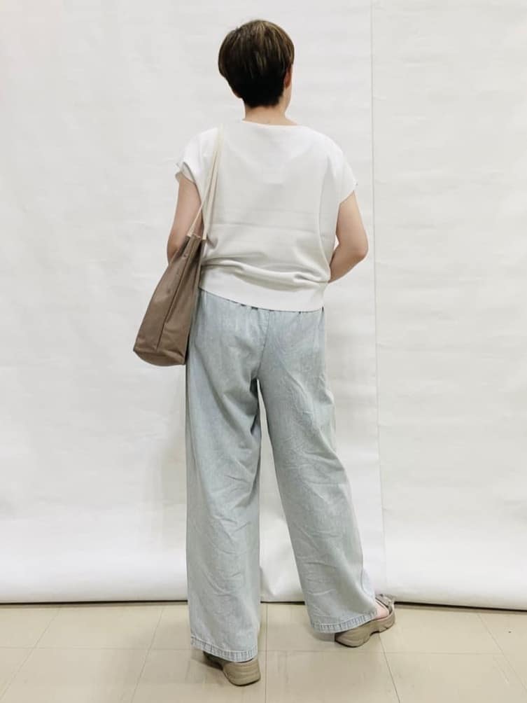 なっちゃんさんの「SHOO･LA･RUE｜暑い夏も軽やかに デニムイージーワイドパンツ」を使ったコーディネート