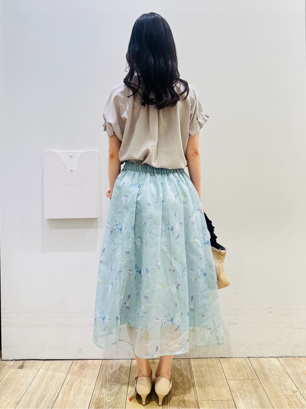 MOMOさんの「index｜《7色展開／XS-LLサイズ》タックスリーブスキッパーブラウス【洗濯機洗い可／吸水速乾／抗ピル／防シ」を使ったコーディネート