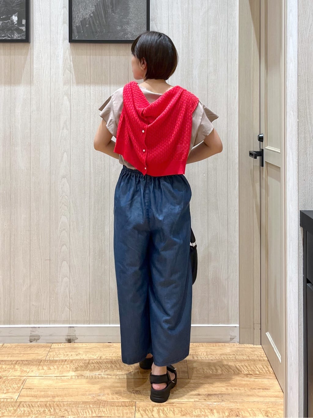 shirayuuuさんの「SHOO･LA･RUE｜【S-LL】透かし編みが大人上品 マルチボタンニットカーディガン」を使ったコーディネート
