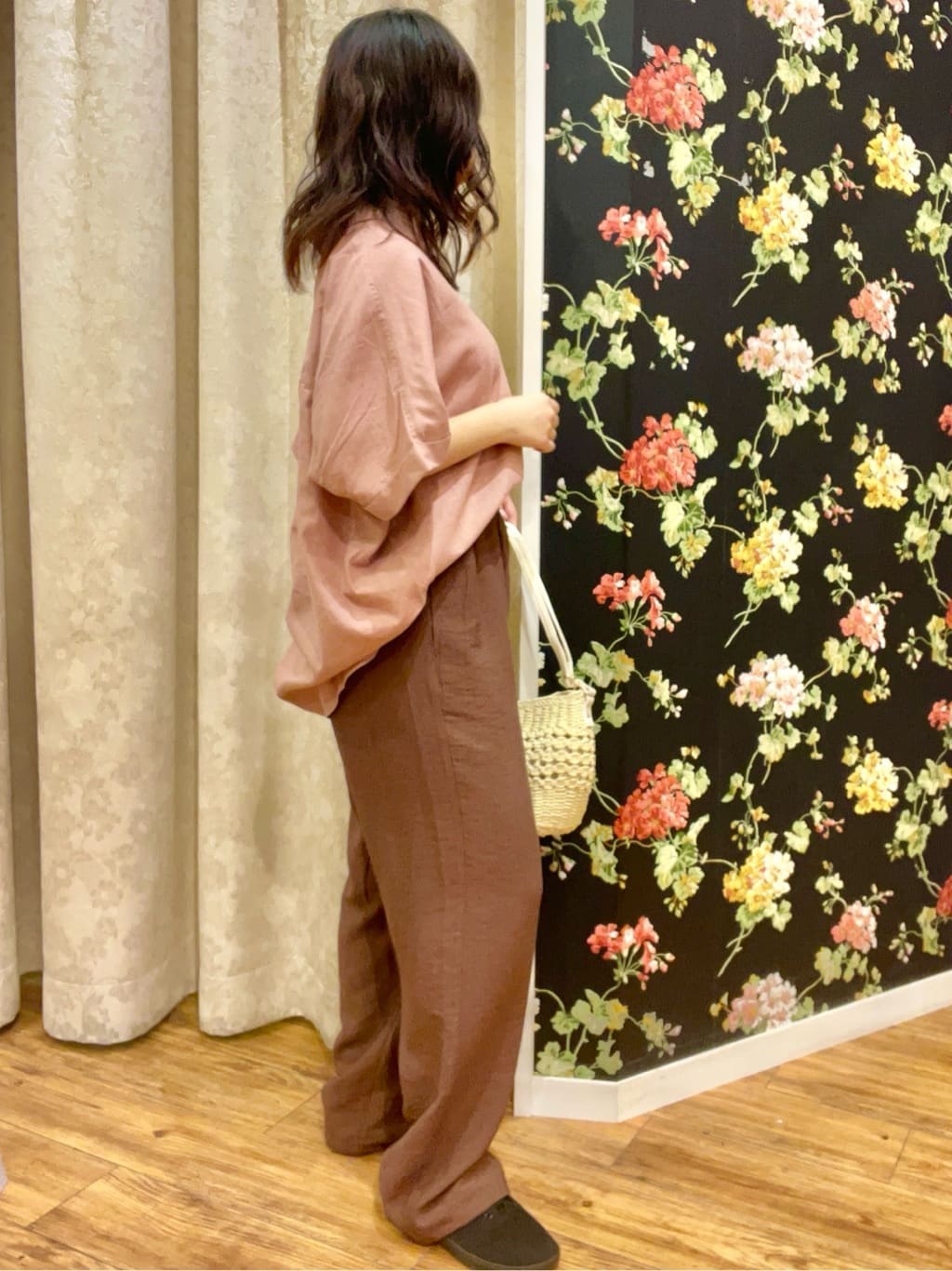 あもさんの「SHOO･LA･RUE｜【S-LL/UV/接触冷感/抗菌防臭】体型を自然にカバー フレンチリネンブレンド襟付ドルマンシャツ」を使ったコーディネート