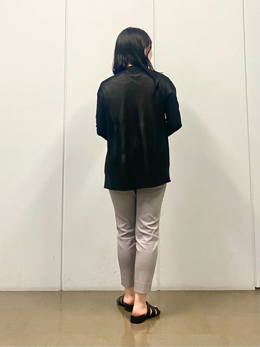 misakiさんの「INDIVI｜【洗える／汗ジミ防止】バイカラー＆アシメヘム Tシャツ」を使ったコーディネート