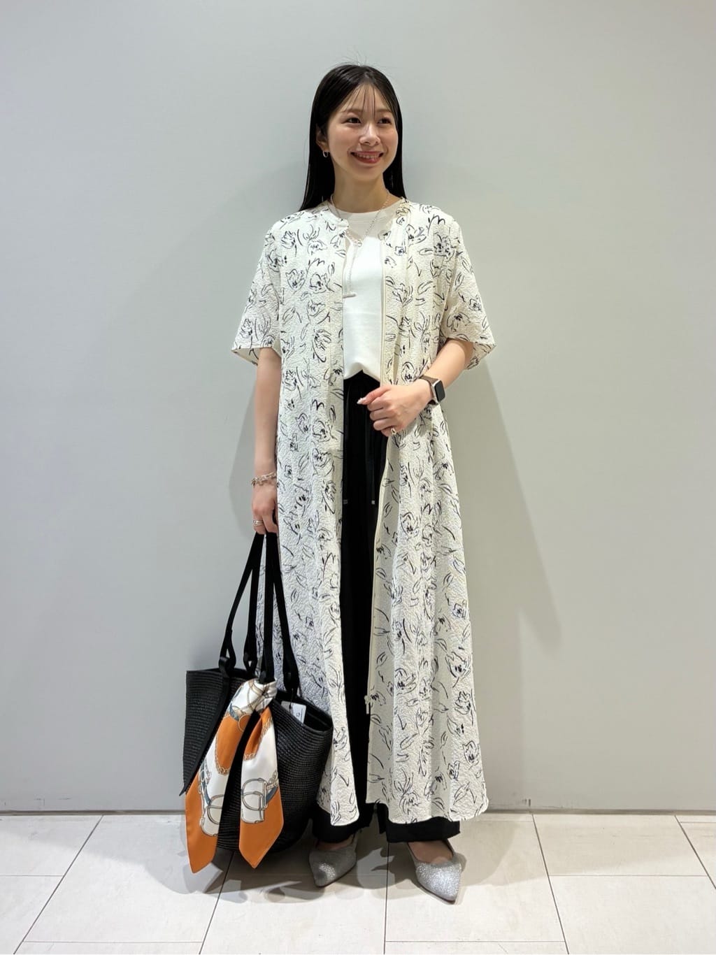 KAOさんの「INDIVI｜【洗える／UVケア／SETUP可能】ドロストワイドパンツ」を使ったコーディネート