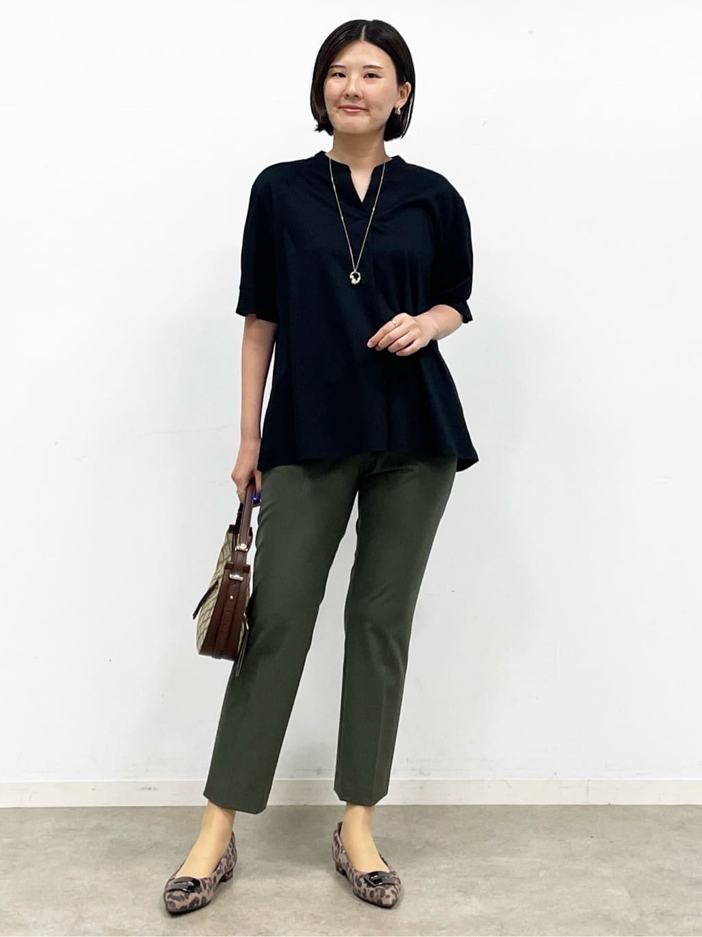 あやたかさんの「Reflect｜【すっきり見え！長め丈／マシンウォッシュ可】スキッパーネックジャージトップス」を使ったコーディネート