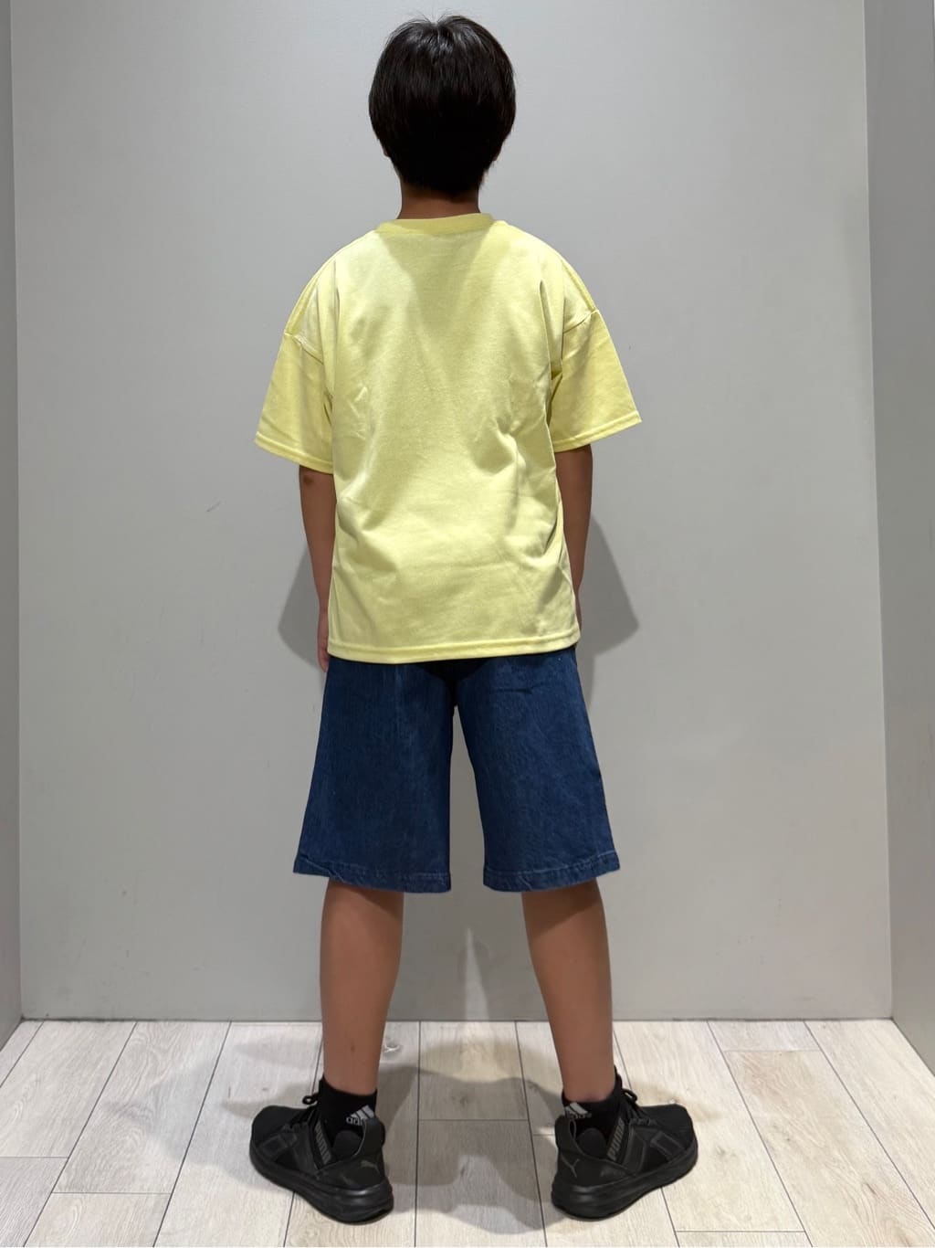 kuboさんの「THE SHOP TK｜【110－160】レトロロゴTシャツ/洗濯機OK」を使ったコーディネート