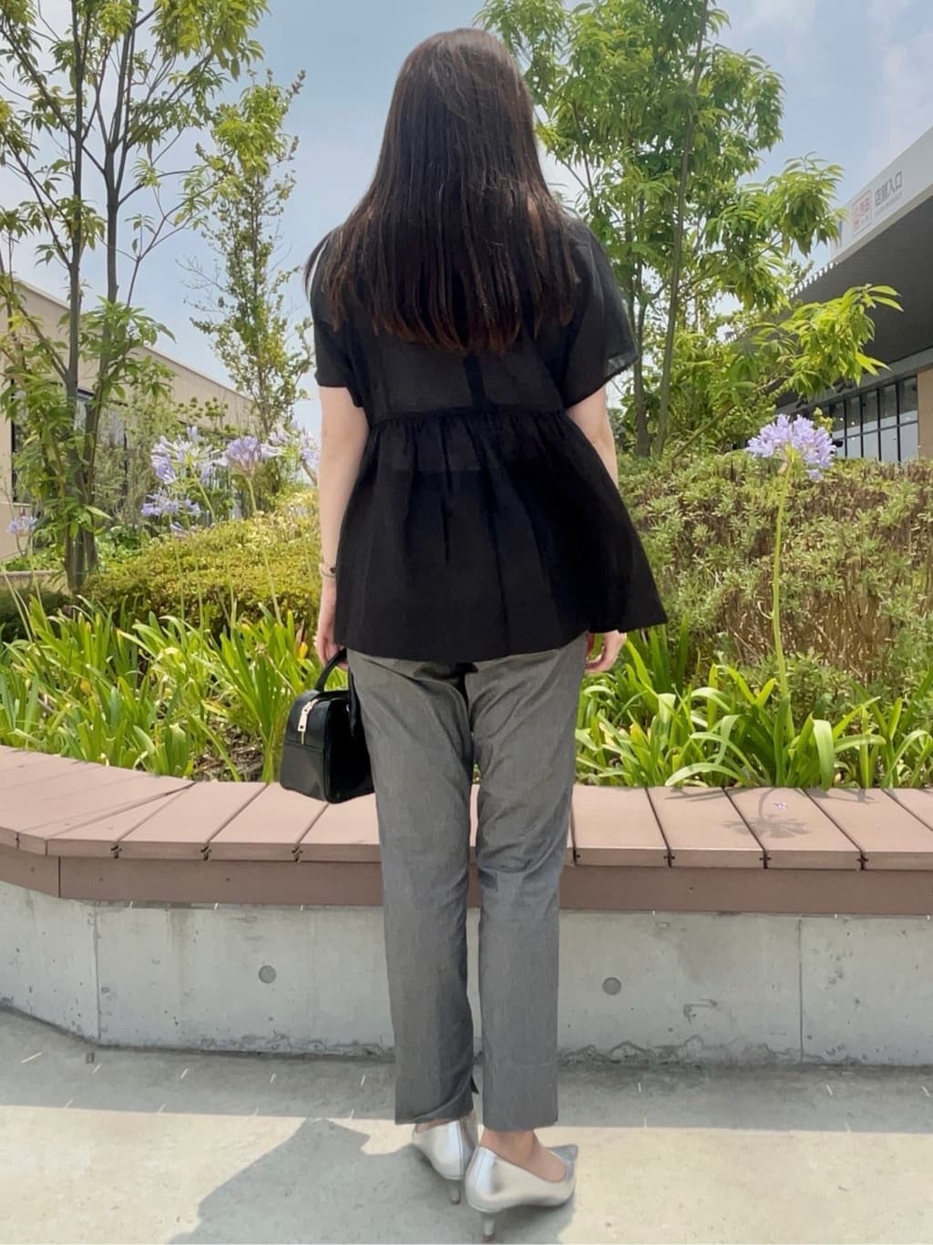 maiさんの「OPAQUE.CLIP｜麻混シアーペプラムブラウス【洗濯機洗い可】」を使ったコーディネート