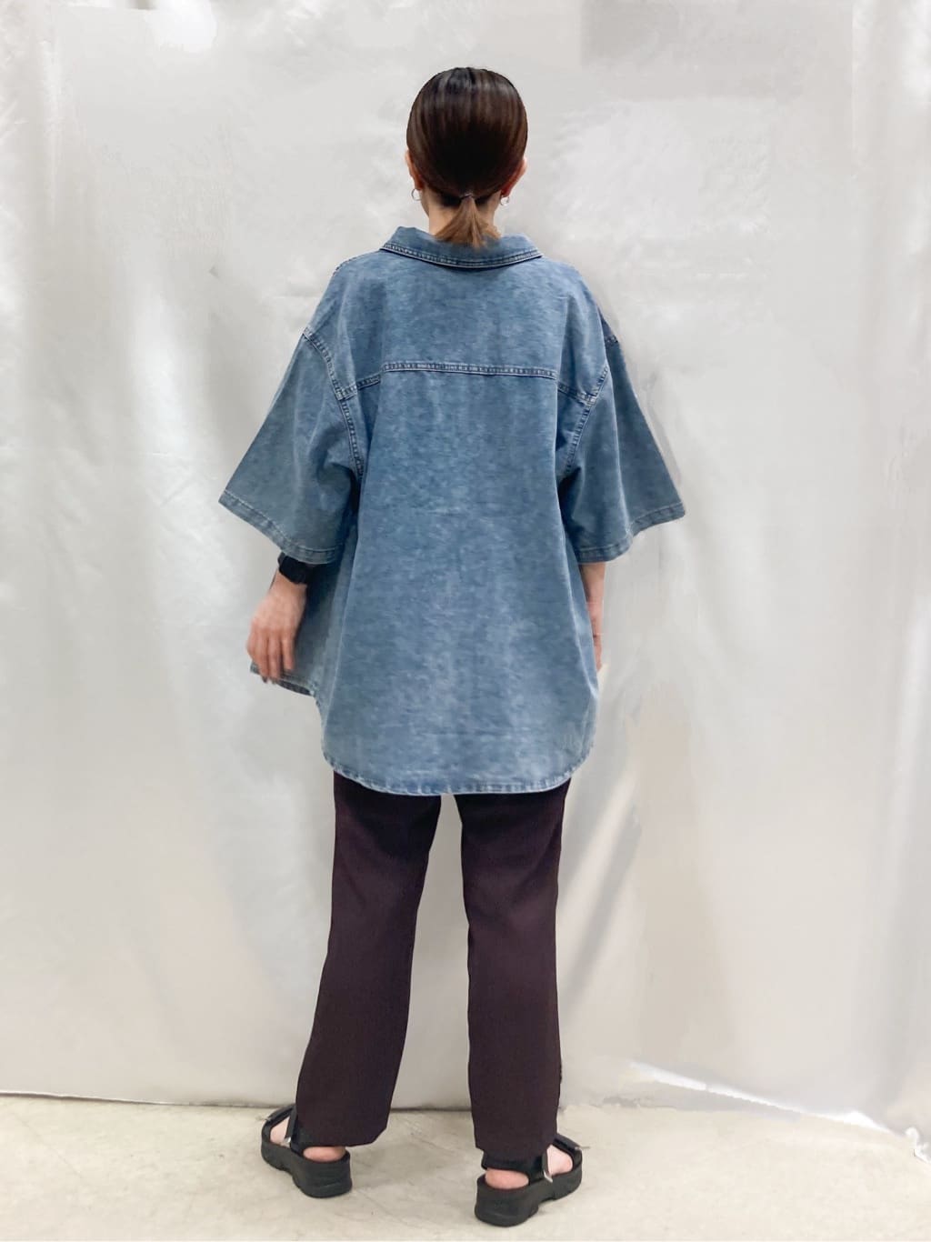 thさんの「SHOO･LA･RUE｜【S-LL/ひんやり/UV】選べる6柄でそれぞれ欲しくなる プリントTシャツ」を使ったコーディネート
