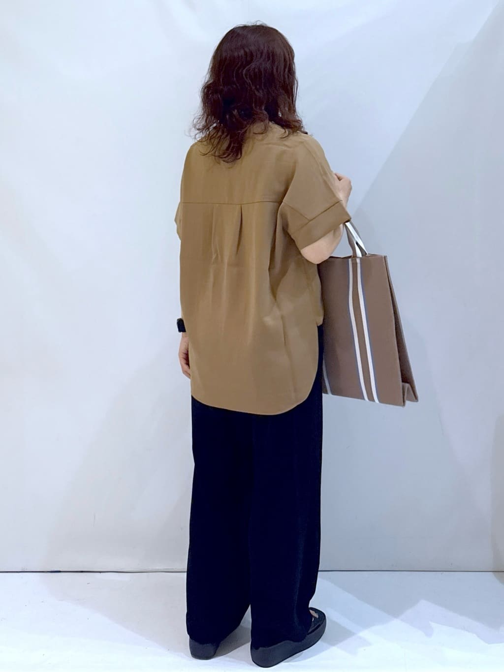 nakkoさんの「OPAQUE.CLIP｜《5色展開／SS-LLサイズ》スキッパー金ボタンブラウス／セットアップ対応【防シワ／ストレッチ／洗濯」を使ったコーディネート