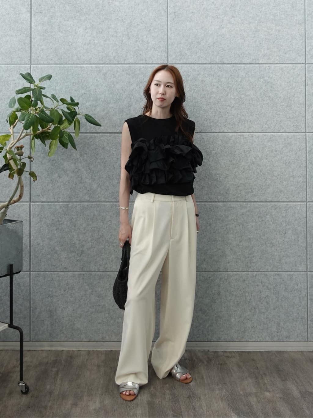 mitsukiさんの「INDIVI｜バッククロスモードパンツ」を使ったコーディネート