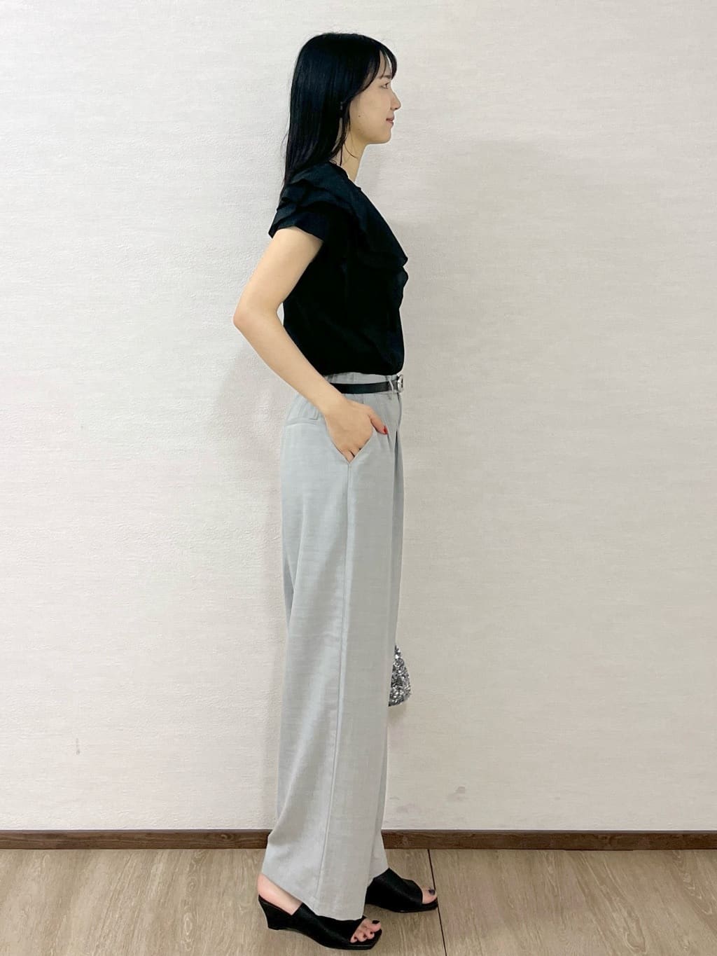 sachikoさんの「OPAQUE.CLIP｜ショルダーフリルドッキングカットソー【洗濯機洗い可】」を使ったコーディネート