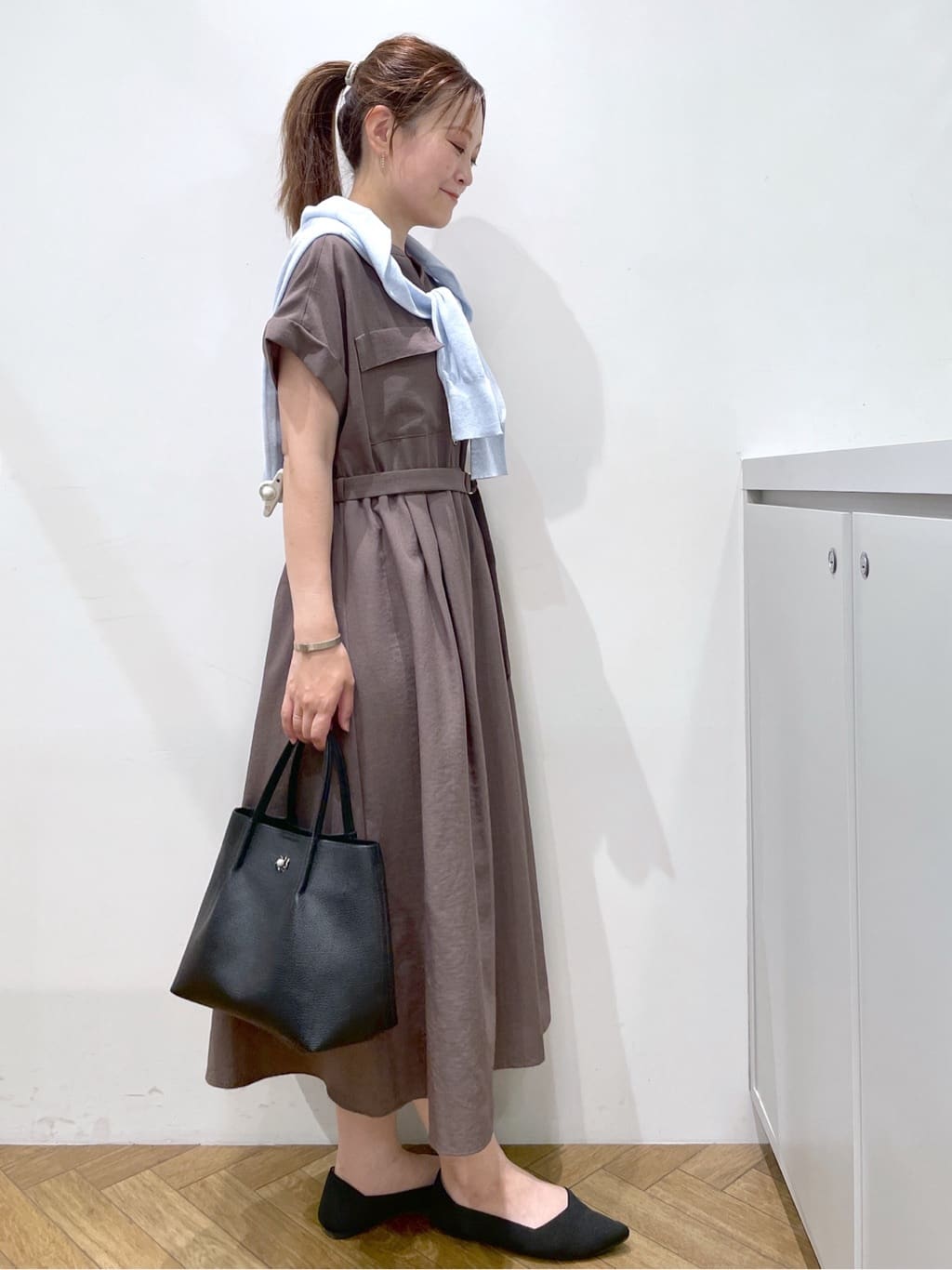 Junさんの「index｜《7色展開／XS-LLサイズ》ビジューボタンクルーネックカーディガン【洗濯機洗い可】」を使ったコーディネート