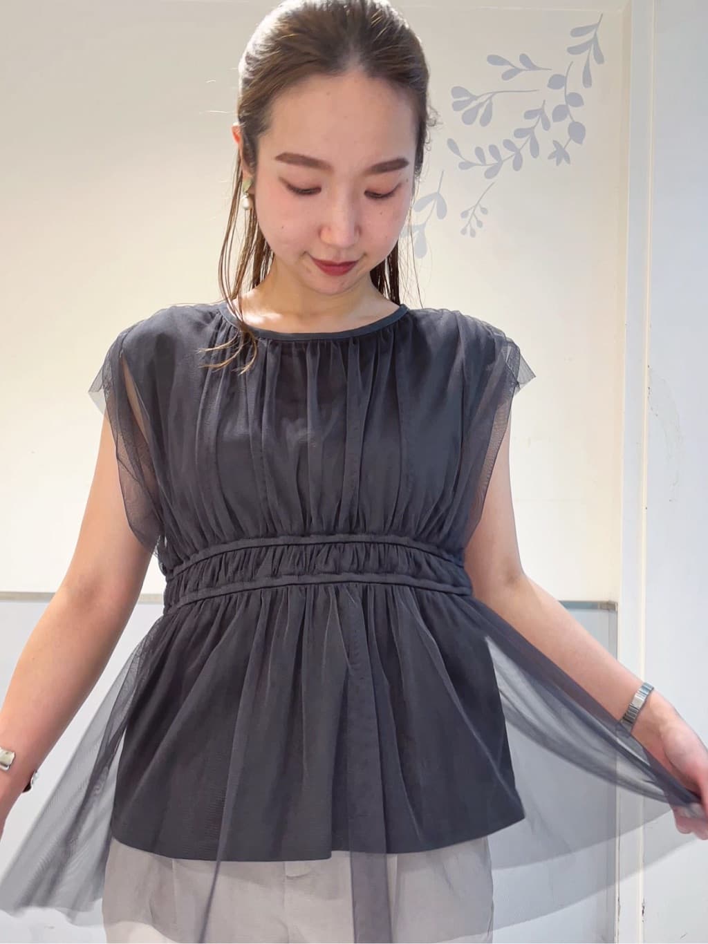 ミーさんの「index｜ベルト付きストレッチテーパードパンツ／セットアップ可【洗濯機洗い可／吸水速乾／接触冷感】」を使ったコーディネート