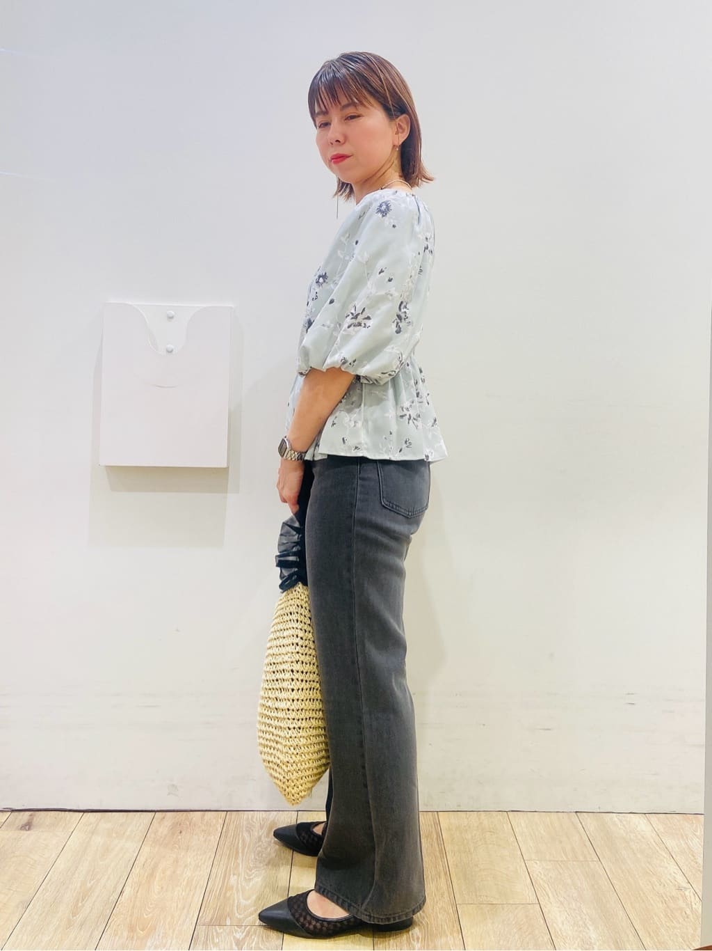 YUKOさんの「index｜フラワーシャーリングペプラムブラウス【洗濯機洗い可】」を使ったコーディネート