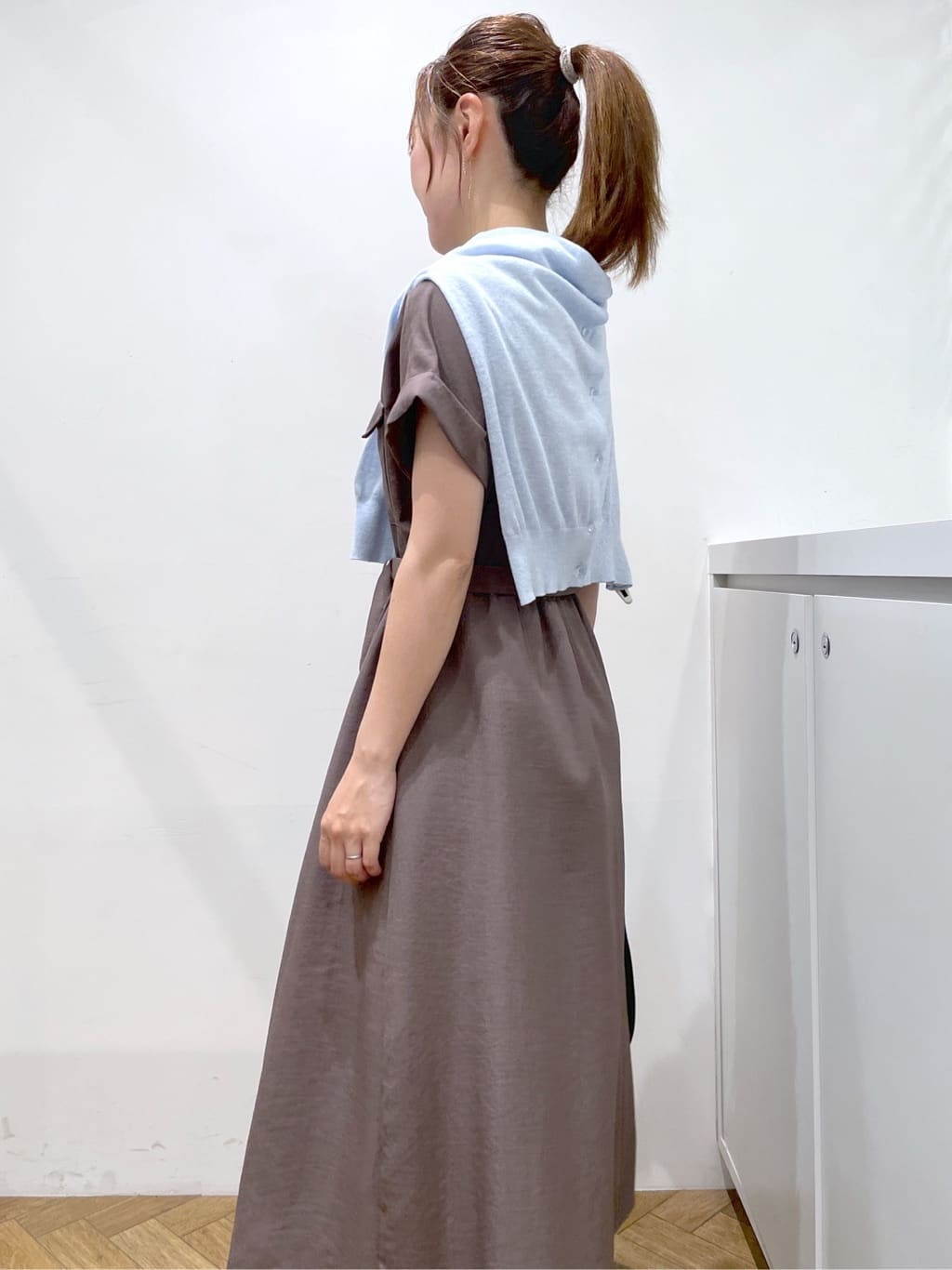 Junさんの「index｜《7色展開／XS-LLサイズ》ビジューボタンクルーネックカーディガン【洗濯機洗い可】」を使ったコーディネート