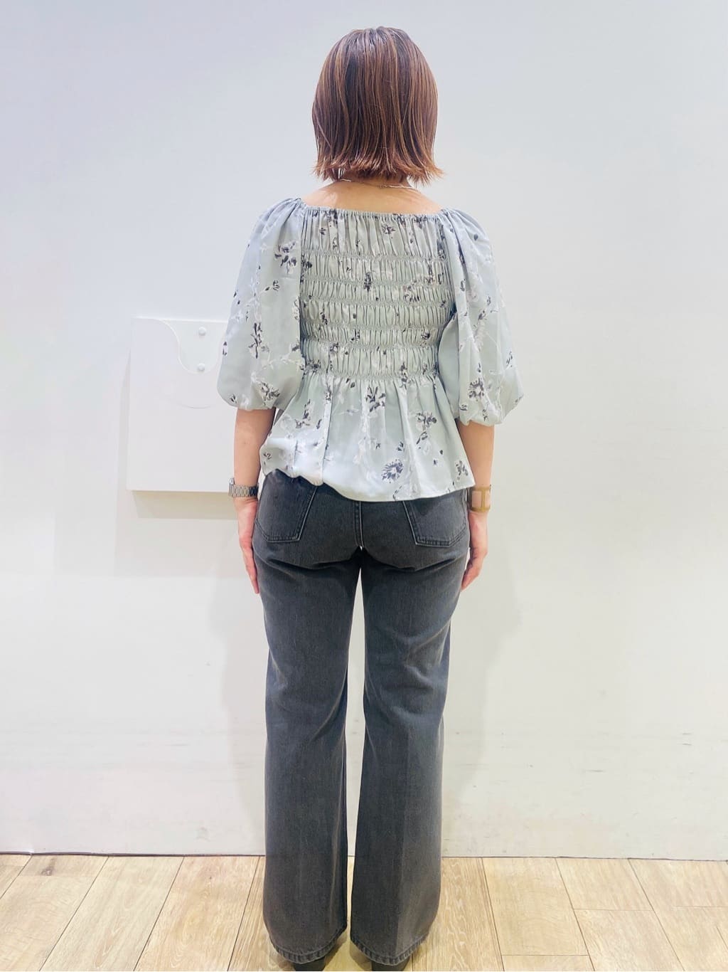 YUKOさんの「index｜フラワーシャーリングペプラムブラウス【洗濯機洗い可】」を使ったコーディネート