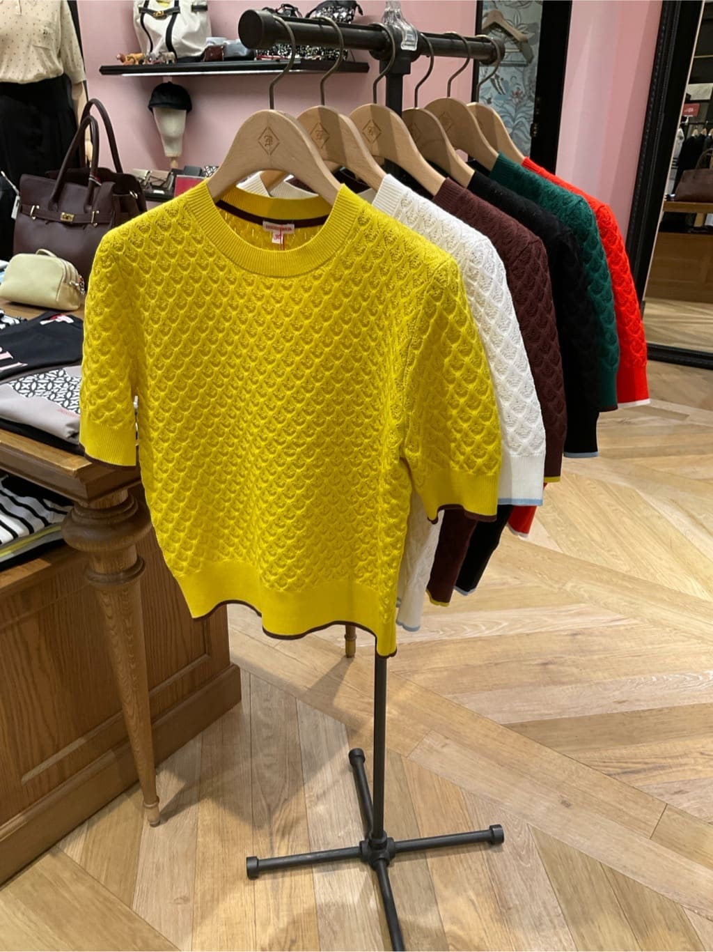 maruさんの「DRESSTERIOR｜【6色展開/オンオフ】レース編みハーフスリーブニット」を使ったコーディネート