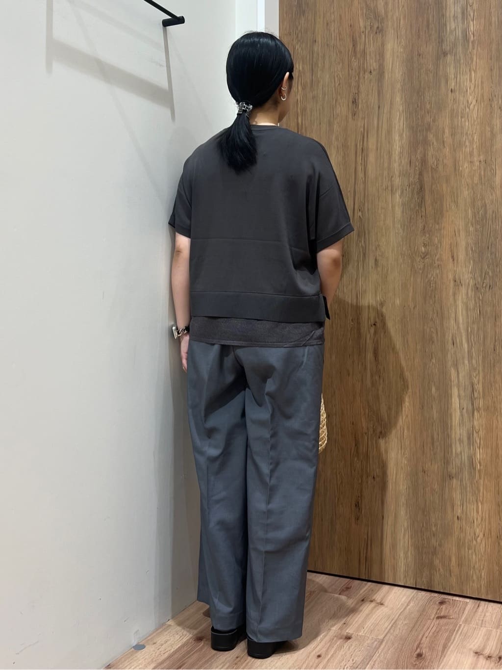 Reinaさんの「grove｜◆ラフィアバケツタッセル巾着ショルダー」を使ったコーディネート