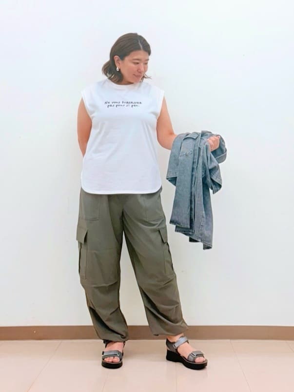 haruさんの「SHOO･LA･RUE｜【S-LL】ゆるっと楽ちん さらさらカーゴジョガーパンツ」を使ったコーディネート