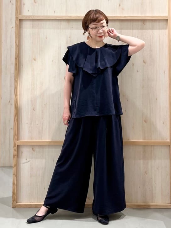 nakoさんの「THE SHOP TK｜【ONOFF活躍】フリルデザインブラウス/セットアップ可」を使ったコーディネート