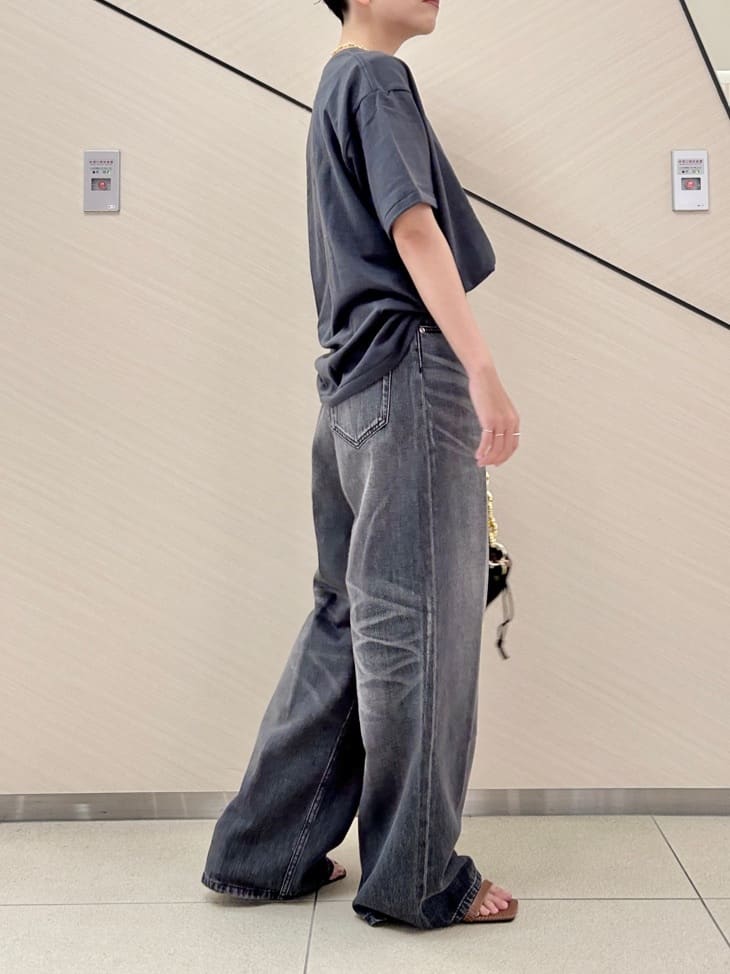 OCHIAIさんの「DRESSTERIOR｜ヴィンテージ加工ワイドデニムパンツ」を使ったコーディネート