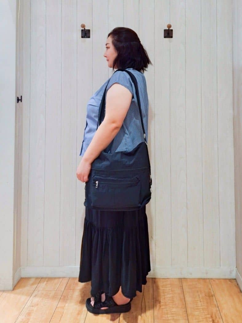 kotomiさんの「SHOO･LA･RUE｜【洗える/S-LL】プチフリル襟が女性らしい フレンチスリーブシャツ」を使ったコーディネート
