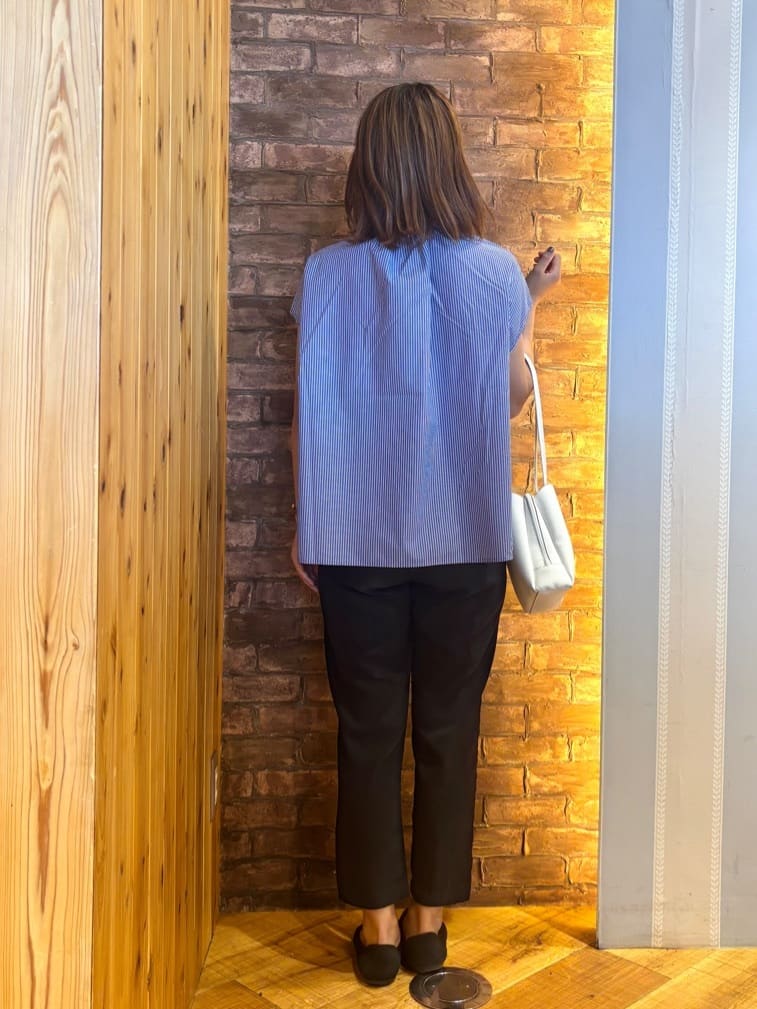 mieさんの「SHOO･LA･RUE｜【洗える/S-LL】プチフリル襟が女性らしい フレンチスリーブシャツ」を使ったコーディネート