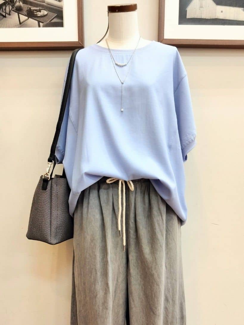うっちーさんの「SHOO･LA･RUE｜【ひんやり/洗濯後しわになりにくい】リブ切り替えドルマンブラウス」を使ったコーディネート
