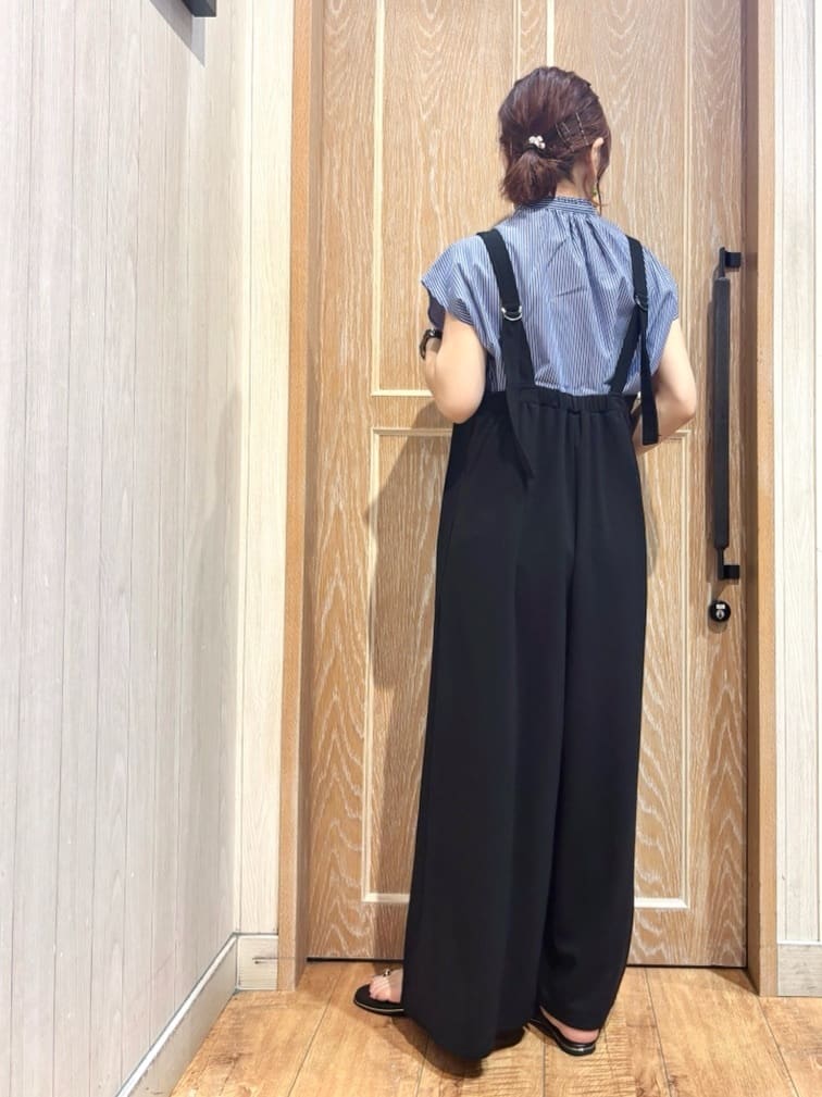 meiさんの「SHOO･LA･RUE｜【洗える/S-LL】プチフリル襟が女性らしい フレンチスリーブシャツ」を使ったコーディネート