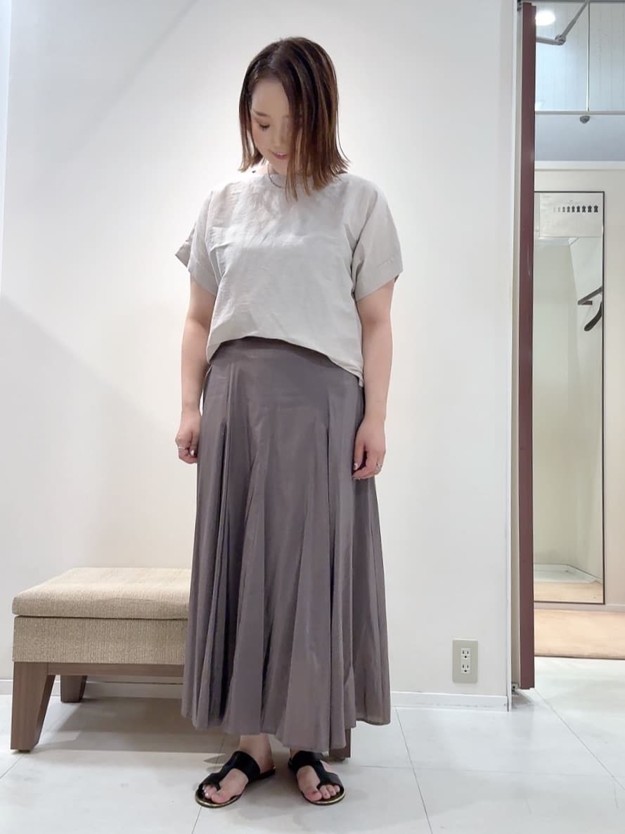 YUIさんの「UNTITLED｜【手洗い／88cm正方形】シアー素材チェーン柄スカーフ」を使ったコーディネート