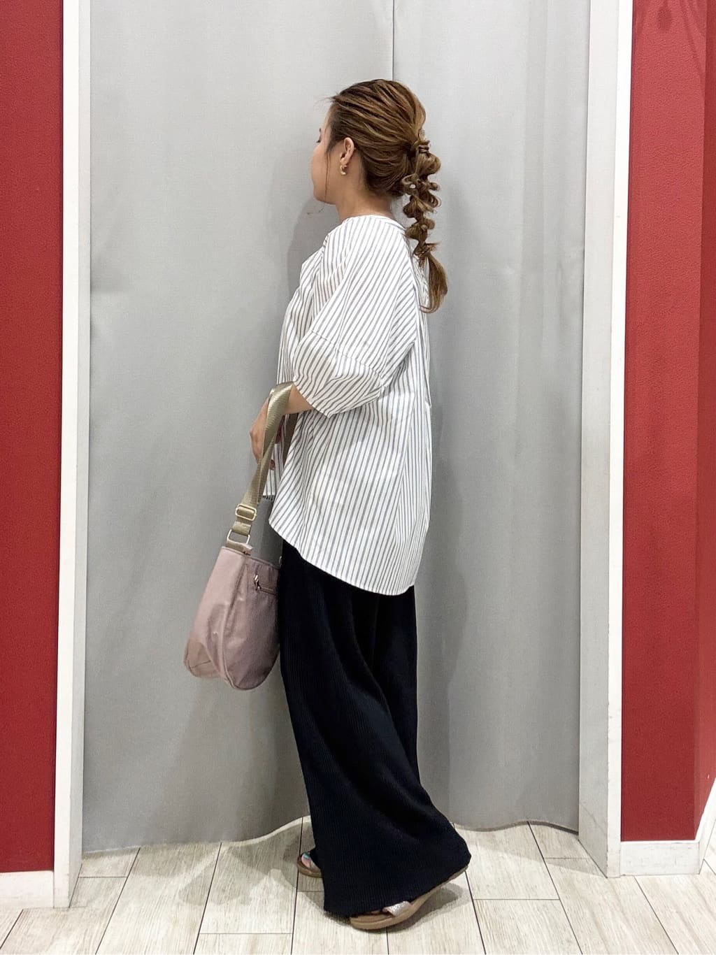 shioさんの「SHOO･LA･RUE｜【洗濯機可/柄が選べる】さらさら楽ちん プリーツ ワイドパンツ」を使ったコーディネート