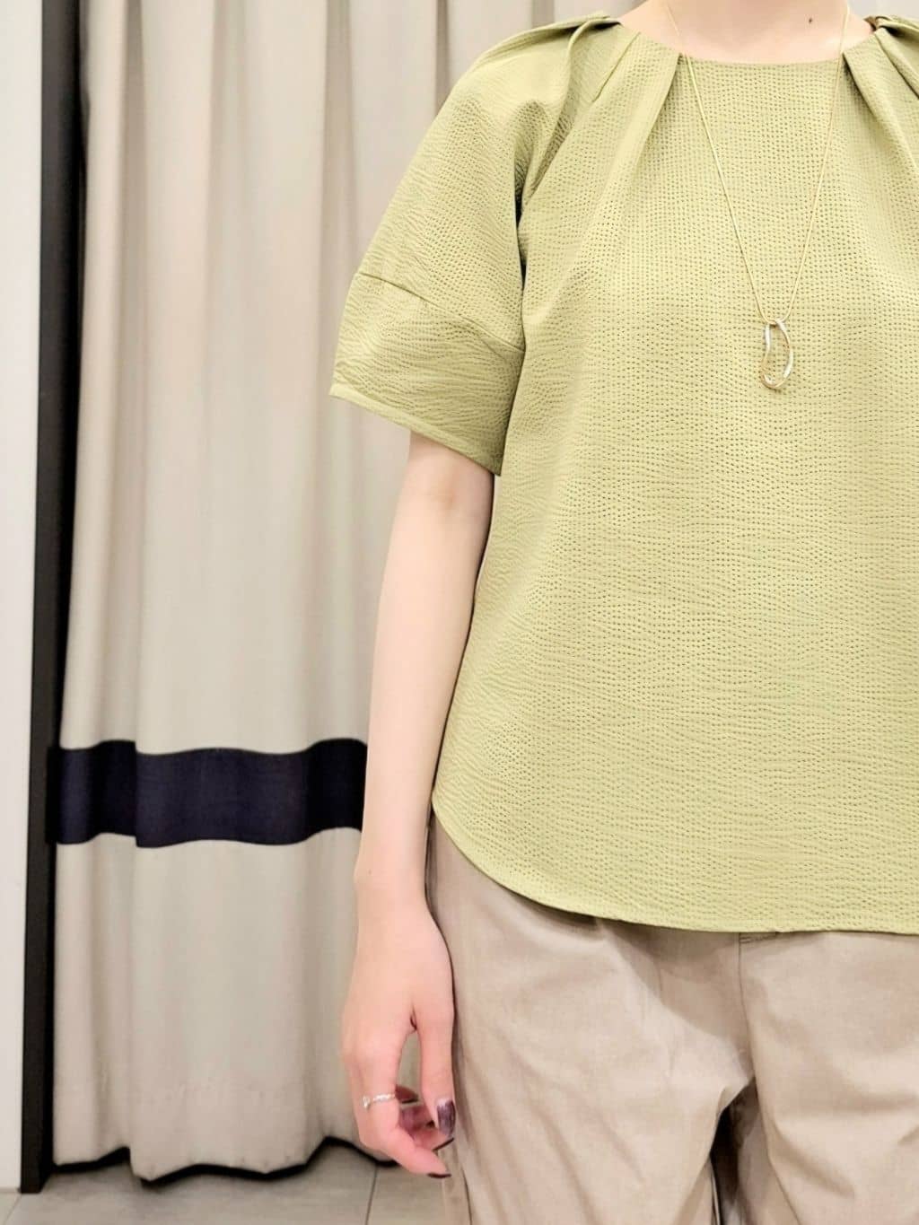 なーちゃんさんの「grove｜キレイも動きやすさも　美脚見えハイパーストレッチパンツ」を使ったコーディネート