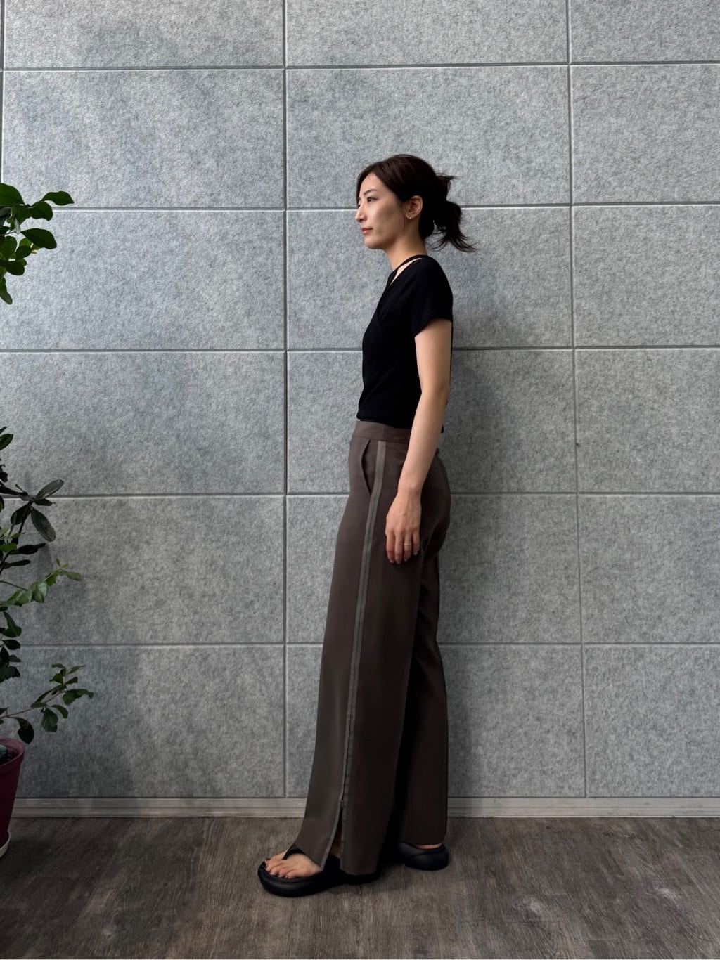 uchi__yamaさんの「CODE A｜line zip trousers」を使ったコーディネート