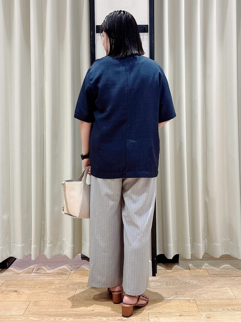 SoRAoさんの「grove｜軽やかに羽織れて、きちんと見え ハーフスリーブテーラードジャケット」を使ったコーディネート