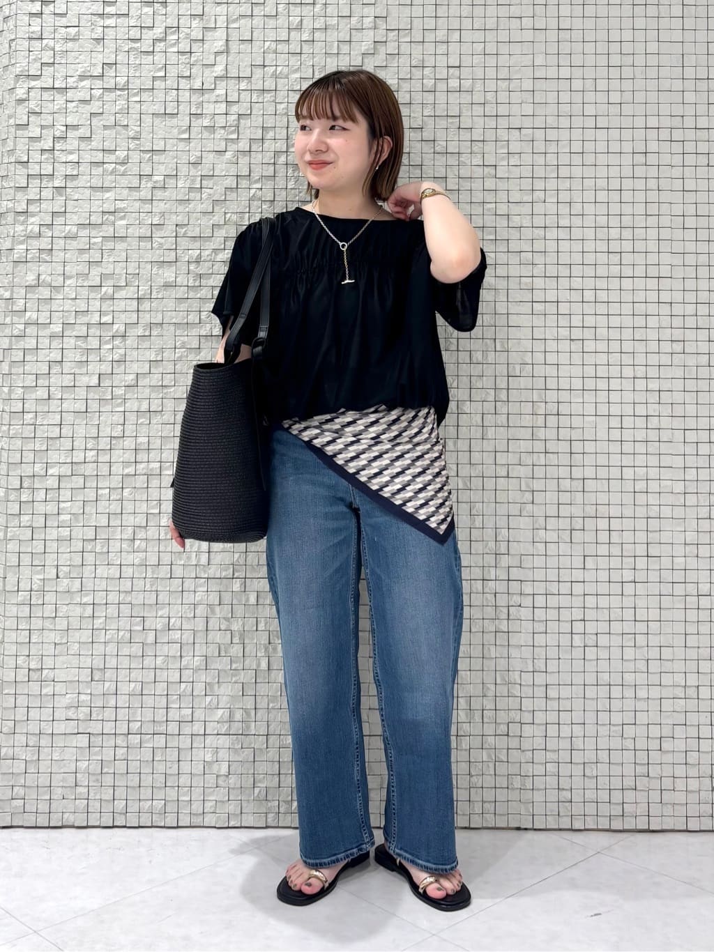 sakuさんの「INDIVI｜【洗える／体型カバー】シャーリングシアートップス」を使ったコーディネート