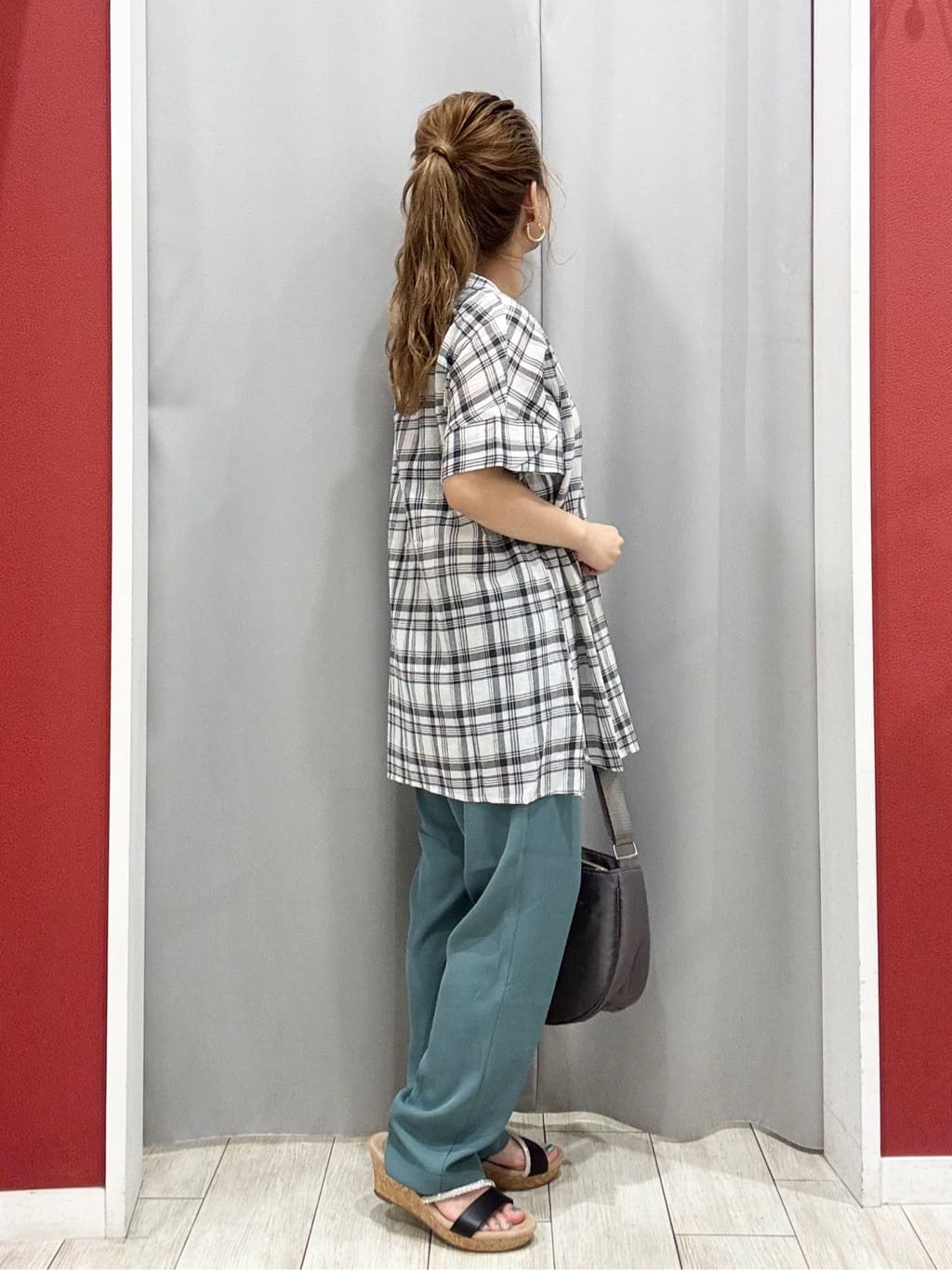 shioさんの「SHOO･LA･RUE｜【S-LL】きれいに体型カバー さらシャリコットン スキッパーシャツ」を使ったコーディネート