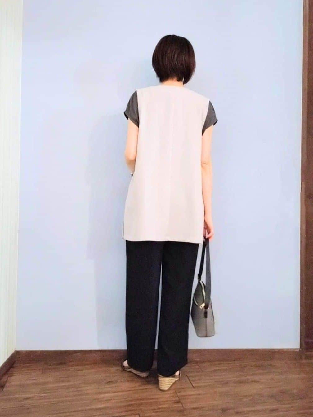 miomioさんの「SHOO･LA･RUE｜【S-LL/汗ジミ軽減/ひんやり/UV】インせず着られる フレンチスリーブTシャツ」を使ったコーディネート