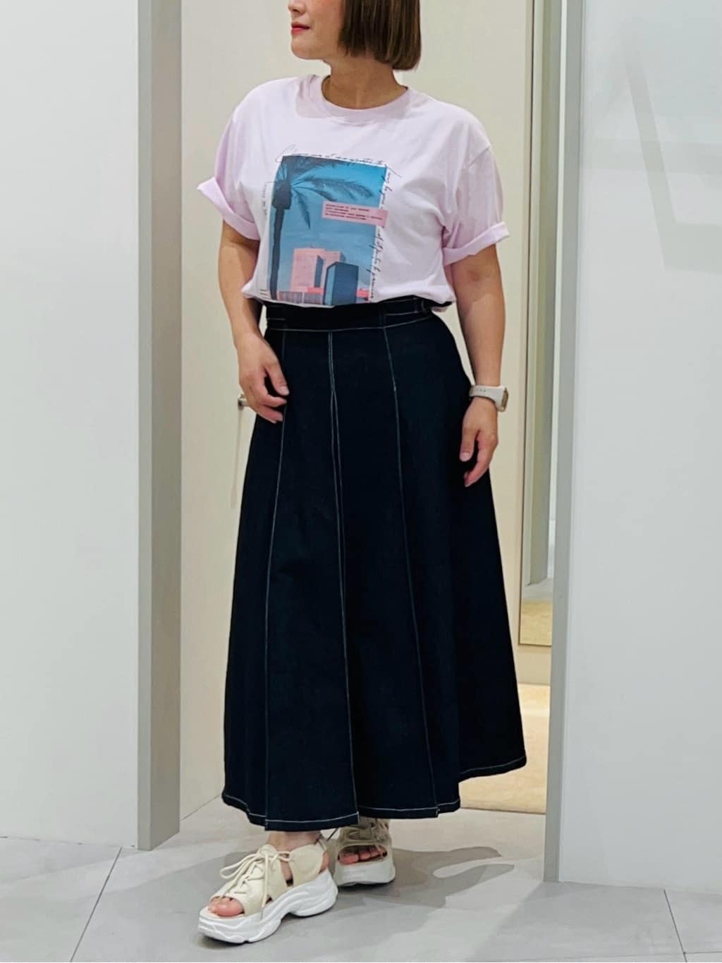 タナさんの「THE SHOP TK｜フォトアソートTシャツ【接触冷感/UV/毛玉になりにくい/洗濯機OK】」を使ったコーディネート