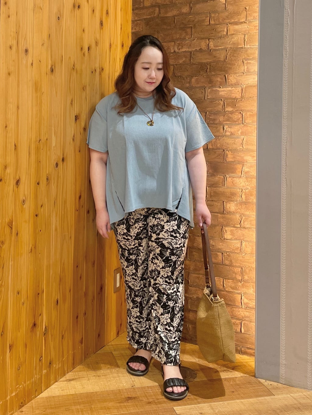 Risaさんの「SHOO･LA･RUE｜【S-LL/洗える/体型カバー/5分袖】涼しくきれいに決まる Aライントップス」を使ったコーディネート