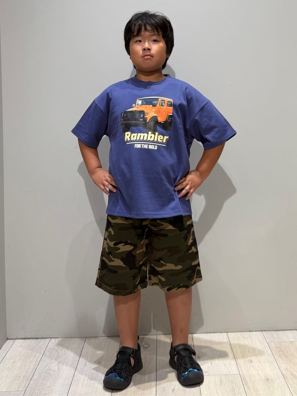 kuboさんの「THE SHOP TK｜【110－160】カープリントTシャツ/洗濯機OK」を使ったコーディネート