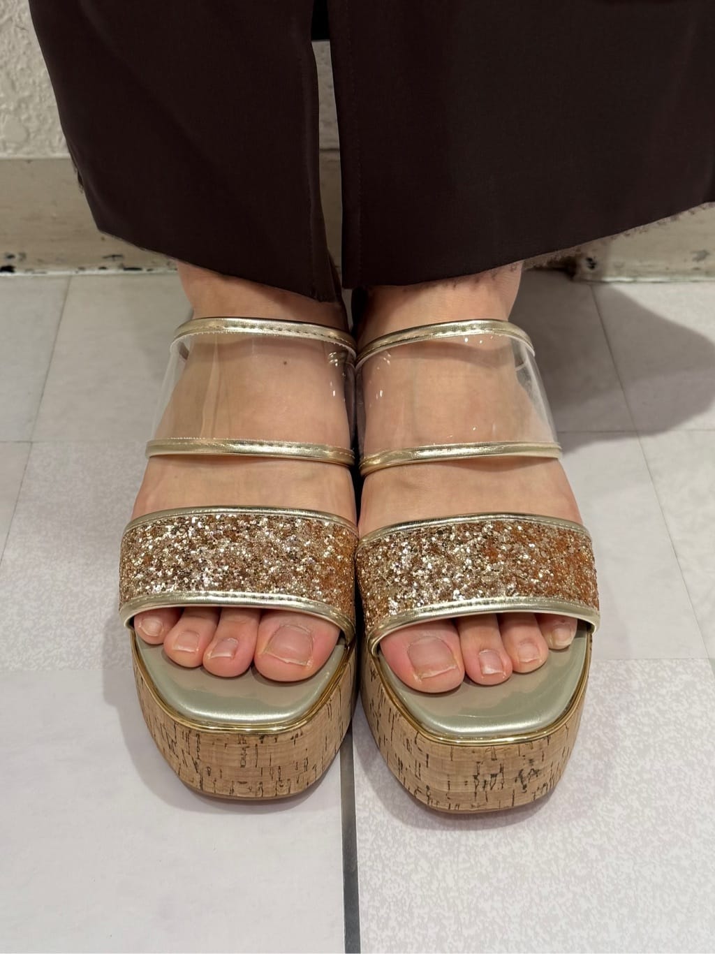 SEIKOさんの「ESPERANZA｜グリッター&times;クリアベルト 厚底コルクサンダル」を使ったコーディネート