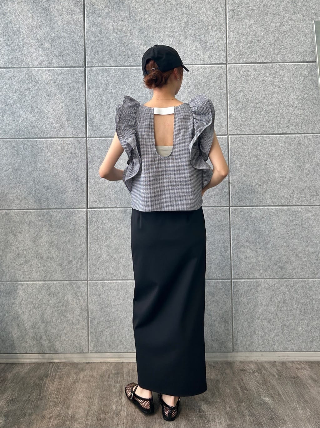 harunaさんの「CODE A｜ruffle drama blouse」を使ったコーディネート