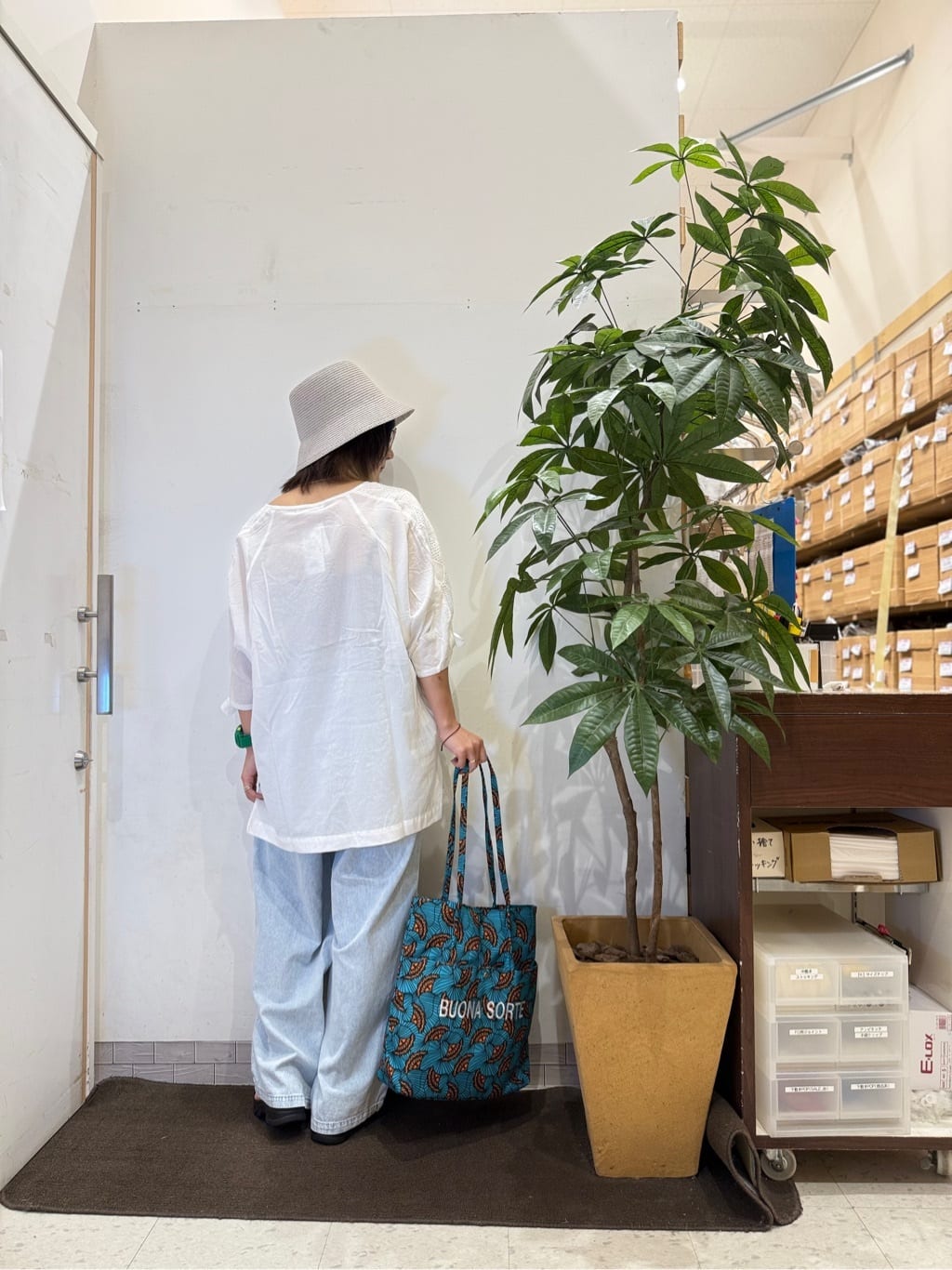 misakiさんの「SHOO･LA･RUE｜【S-LL】お袖デザインが華やか はしごレースチュニック」を使ったコーディネート