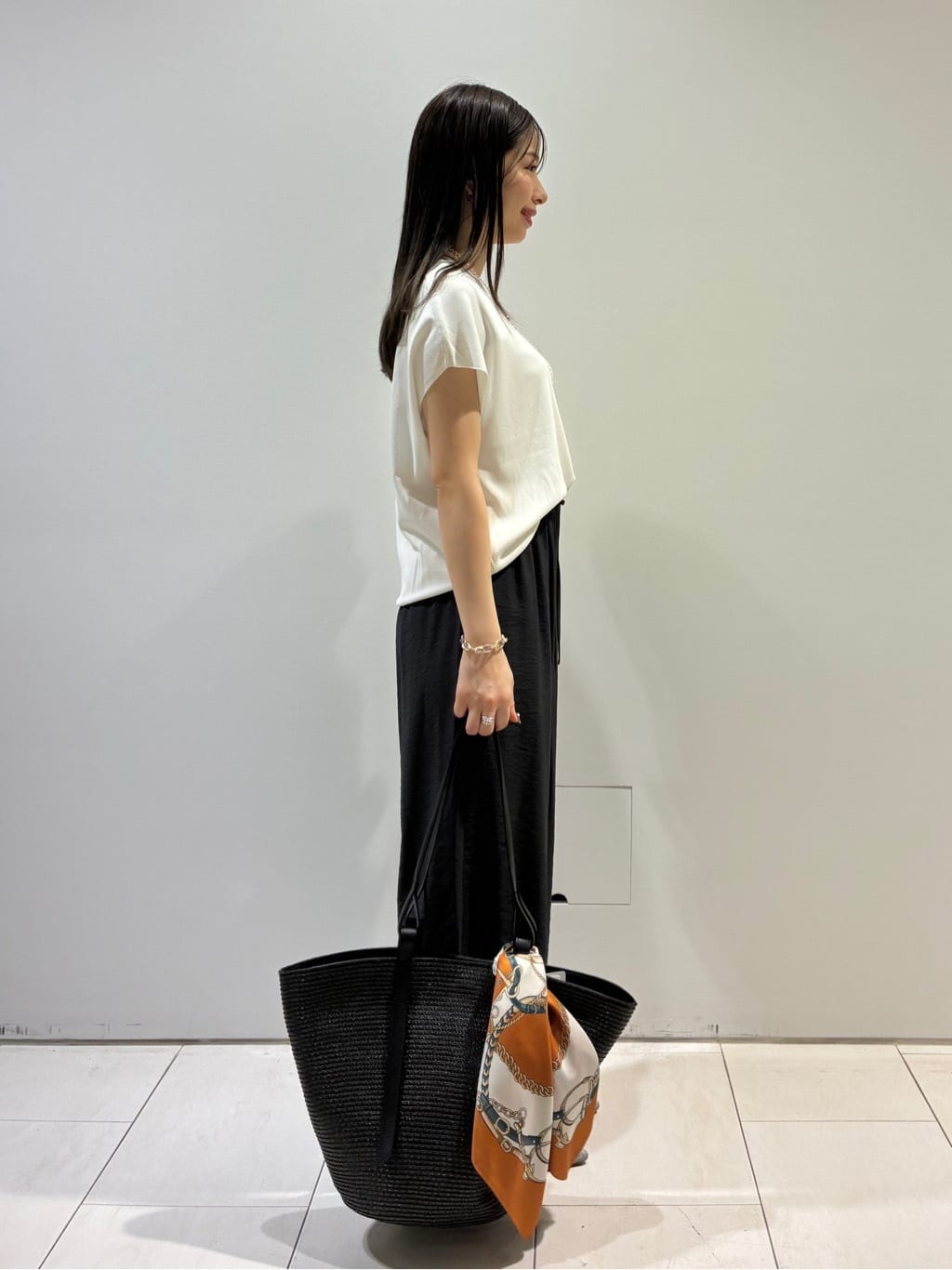 KAOさんの「INDIVI｜【洗える／UVケア／SETUP可能】ドロストワイドパンツ」を使ったコーディネート