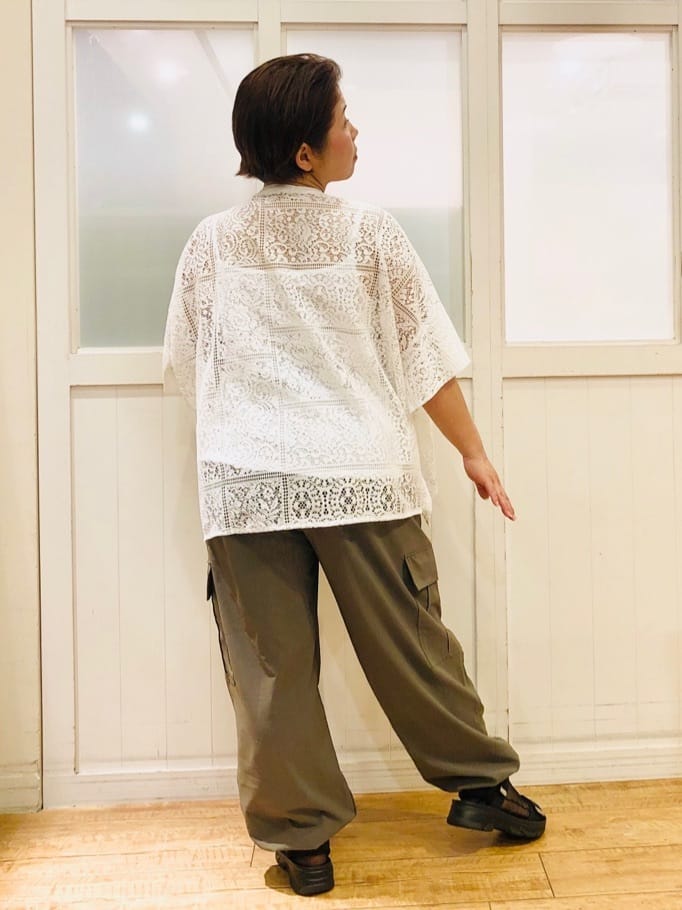 YYYさんの「SHOO･LA･RUE｜大人レトロスタイルに レースポンチョシャツ」を使ったコーディネート