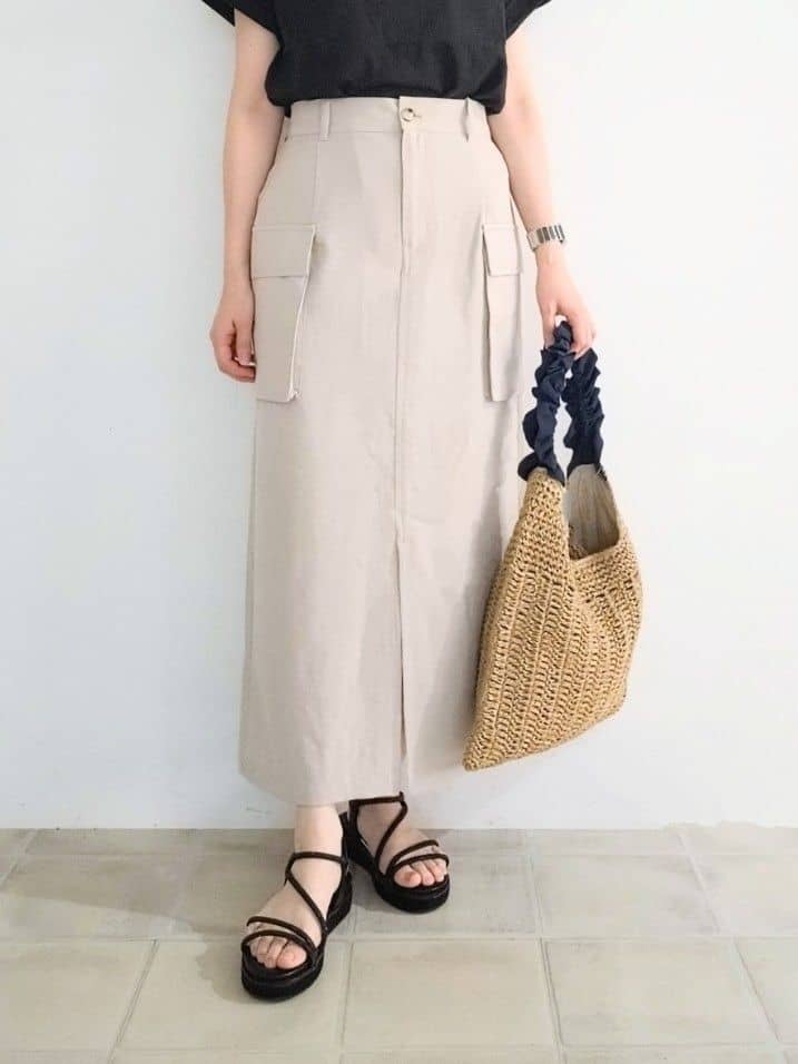 miomioさんの「SHOO･LA･RUE｜【S-LL】大人のきれいめカジュアルに 麻調カーゴナロースカート」を使ったコーディネート
