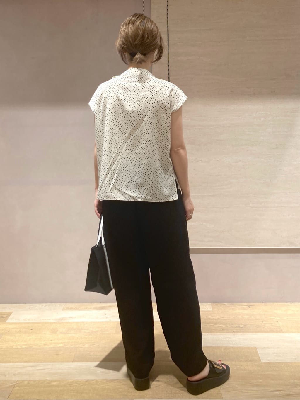 たけねぇさんの「OPAQUE.CLIP｜ラッピングボウタイドットブラウス【洗濯機洗い可】」を使ったコーディネート