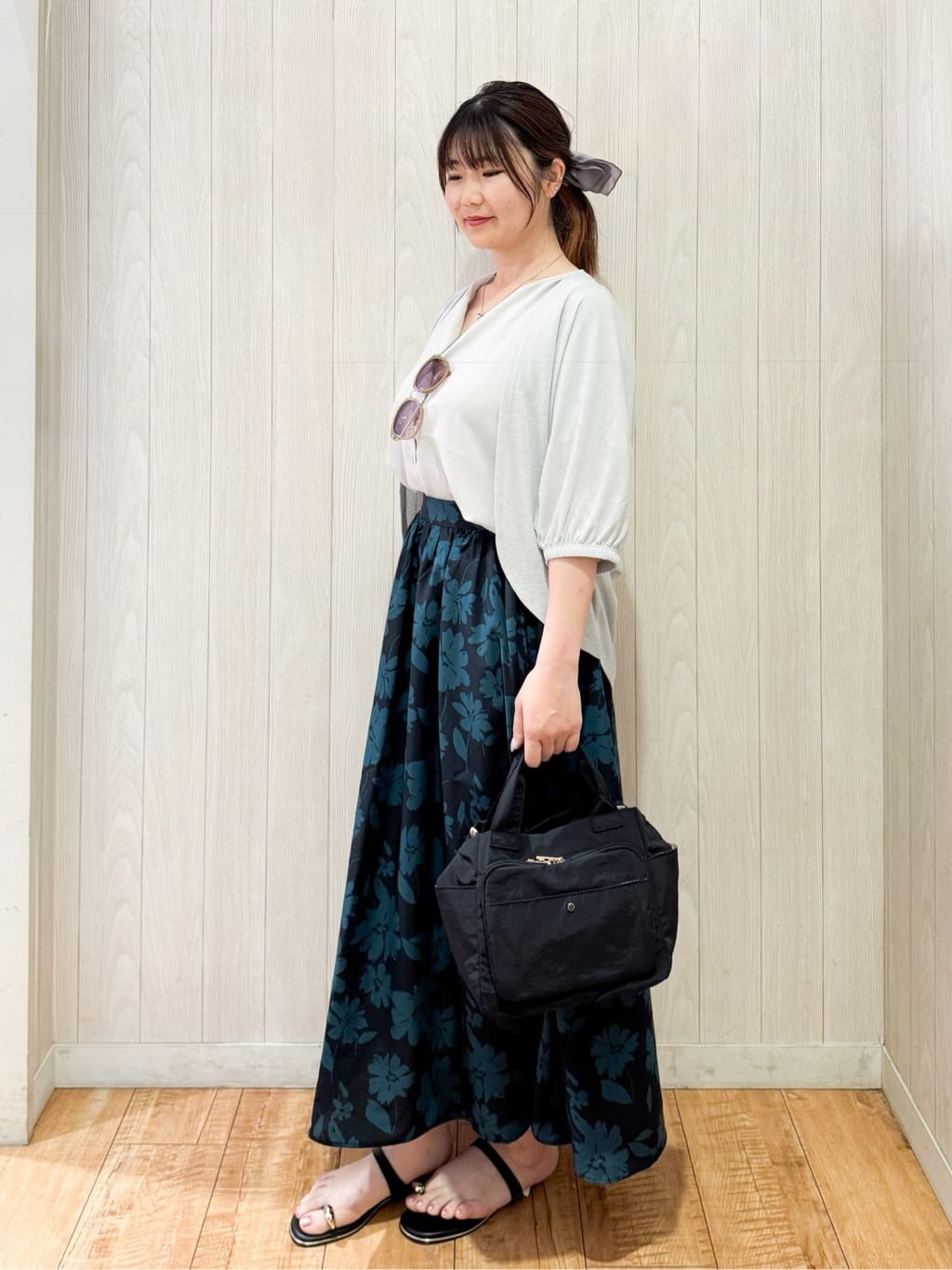 愛さんの「SHOO･LA･RUE｜【UV/さらさらタッチ】女性らしさ漂う 5分袖ボレロカーディガン」を使ったコーディネート