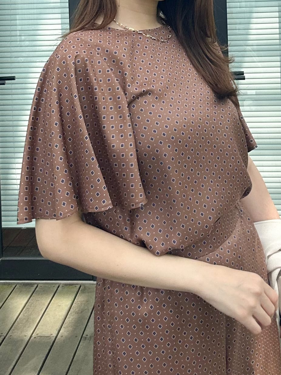 hayaseさんの「COUP DE CHANCE｜【手洗い可／日本製】小紋柄フレアスリーブブラウス」を使ったコーディネート