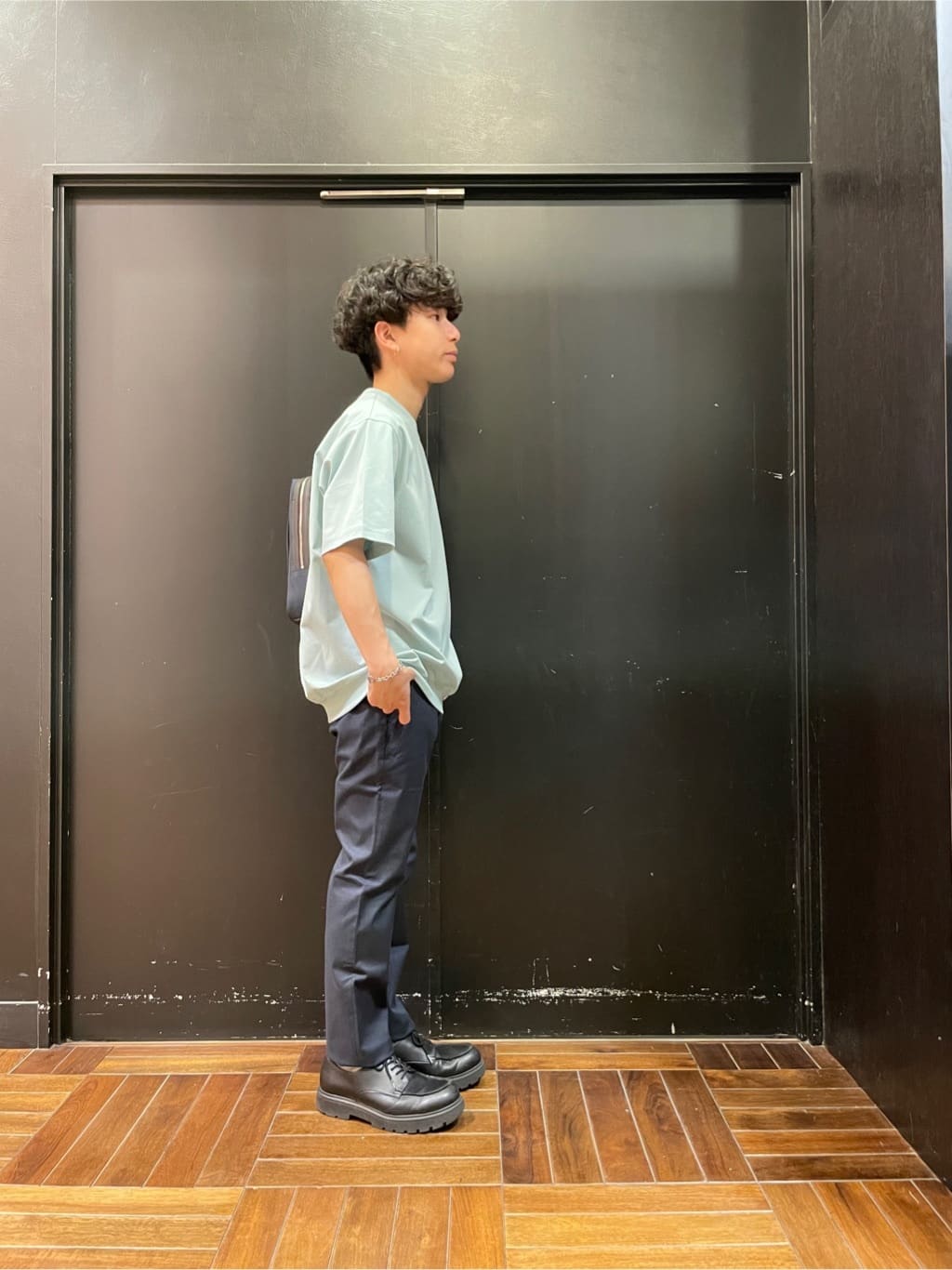 すずきさんの「TAKEO KIKUCHI｜【抗菌防臭／5サイズ展開】ハイゲージポンチ Tシャツ」を使ったコーディネート
